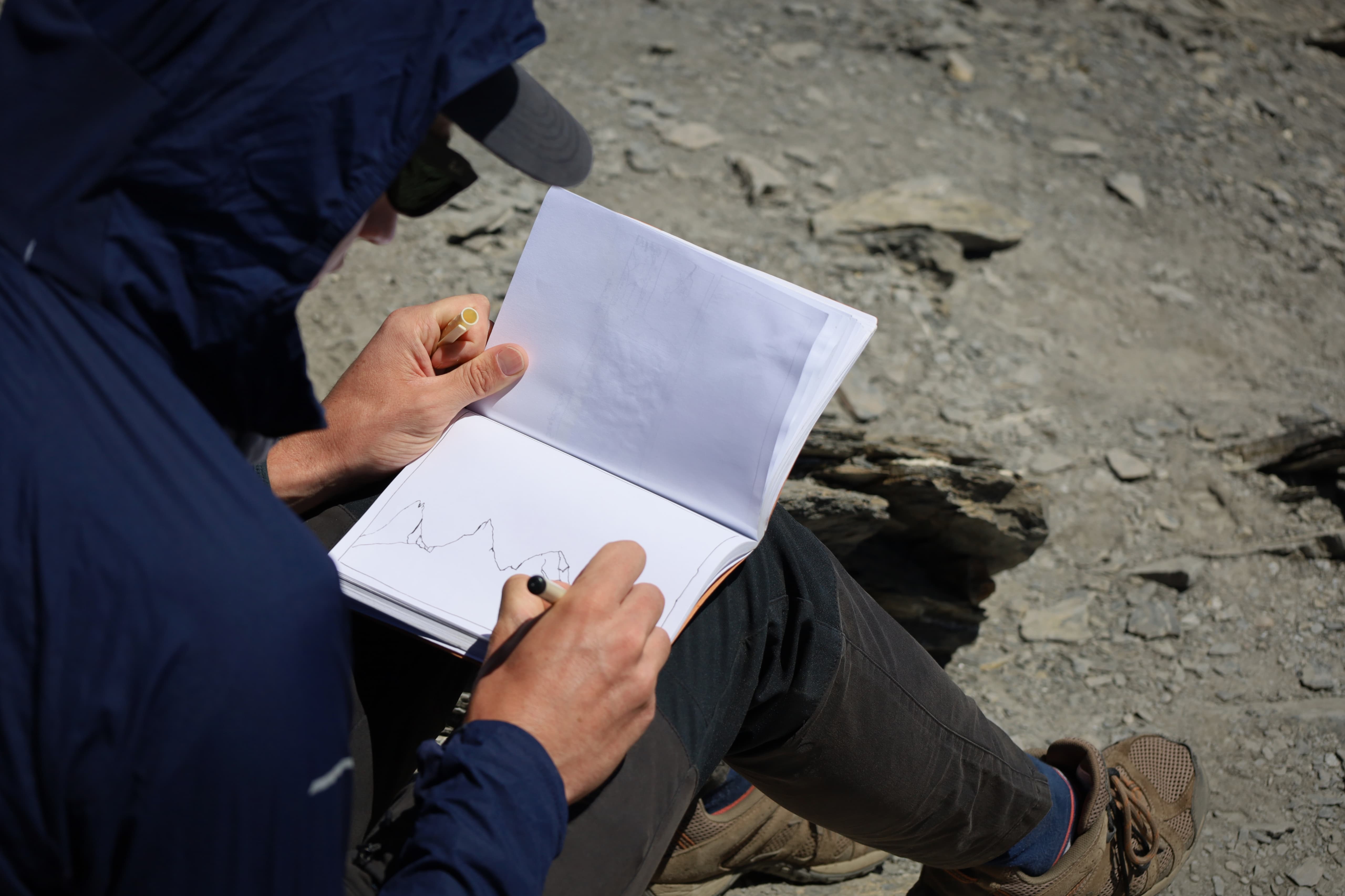 Live sketching from the Pic du Mas de la Grave (3020m), with a view on the Aiguilles d'Arves. Thanks to Arnaud for the picture!